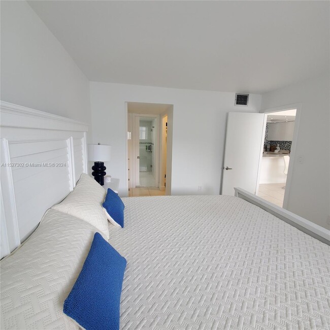 Building Photo - 401 Ocean Dr