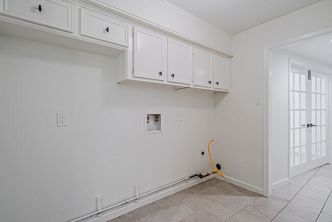 Building Photo - 3406 Forest Village Dr