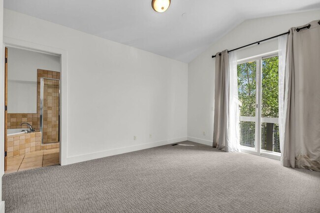 Building Photo - Quarry Village Townhome
