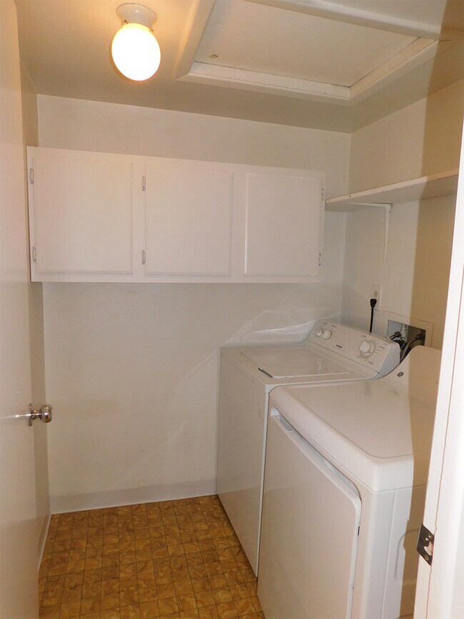 Building Photo - 4866 S Dudley St