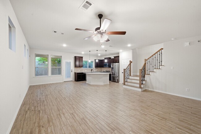 Building Photo - 8663 Cedardale Park Dr