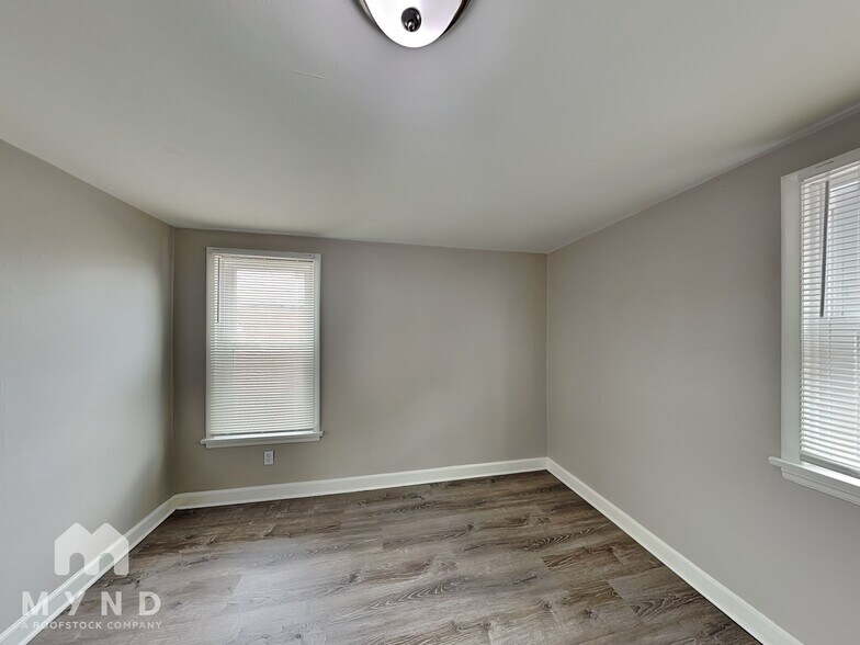Building Photo - 1082 Lilley Ave