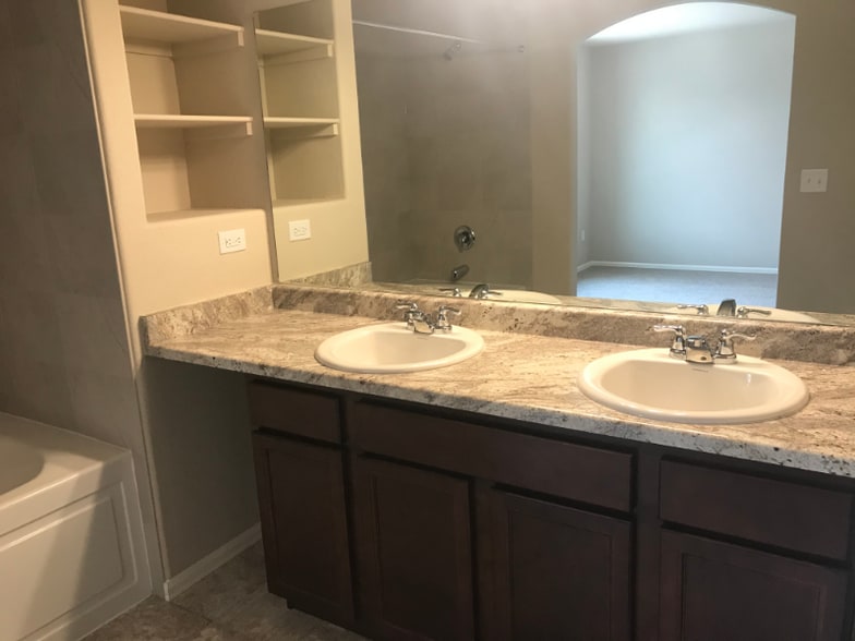 Building Photo - 7690 Woody Cones Vw