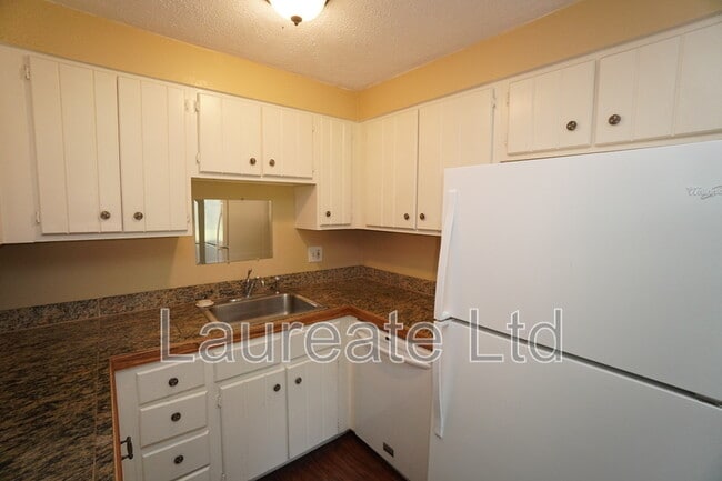 Building Photo - 13928 E Utah Cir