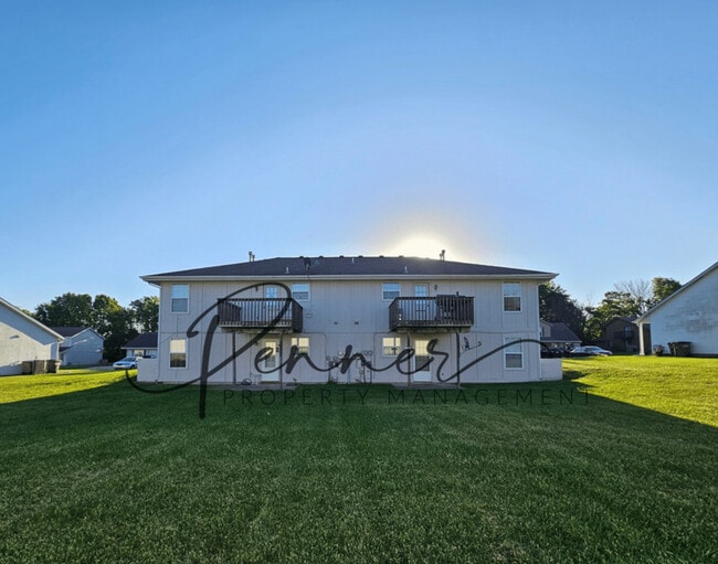 Building Photo - 136 N Crest Dr