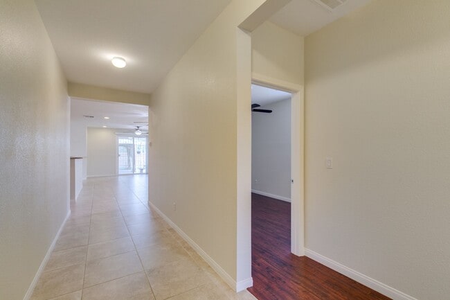 Building Photo - 3- Bedroom, 2- Bathroom home in Mountain's...