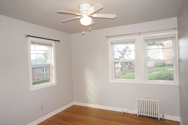 Building Photo - North Mt Tabor one bedroom Condo. Immaculate condition! - APPLICATION PENDING