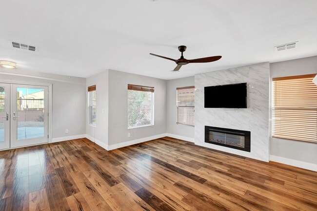 Building Photo - Remodeled Three Bedroom in Summerlin! No carpet!