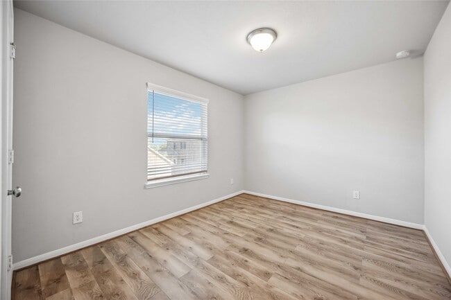 Building Photo - 5914 Prince Pl Dr