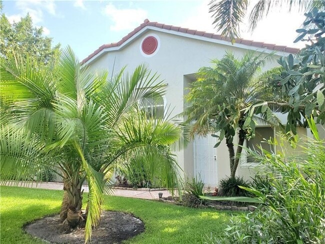 Building Photo - 7546 Pinewalk Dr S