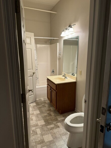 Building Photo - 18 Carlisle St