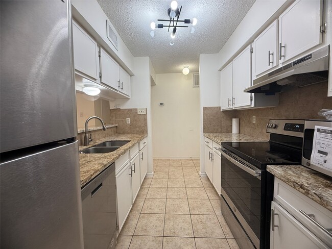 Building Photo - 6701 Sands Point Dr