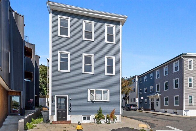 Building Photo - 300 Marginal St