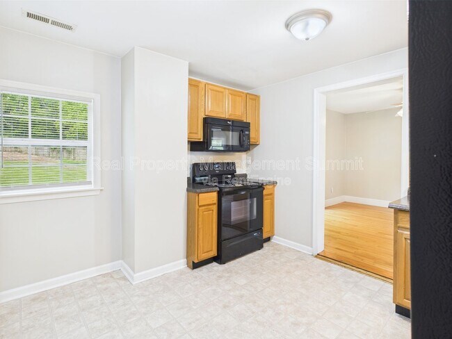 Building Photo - 1036 Albemarle Ave