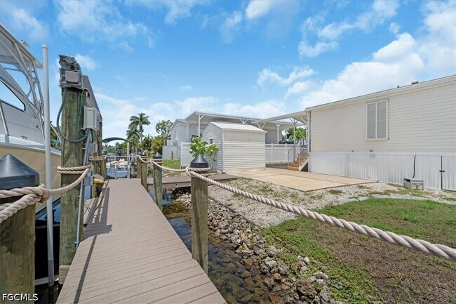 Building Photo - 701 Coral Dr