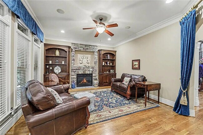 Building Photo - Lease OR Lease to Own
