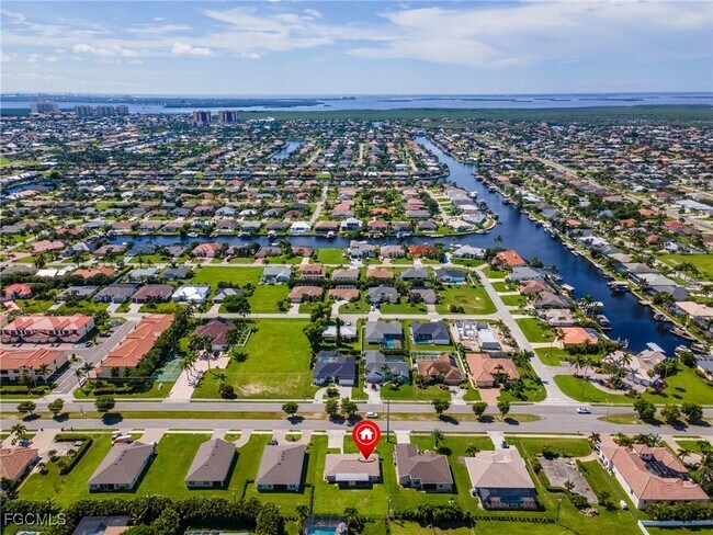 Building Photo - 1917 Cape Coral Pkwy W