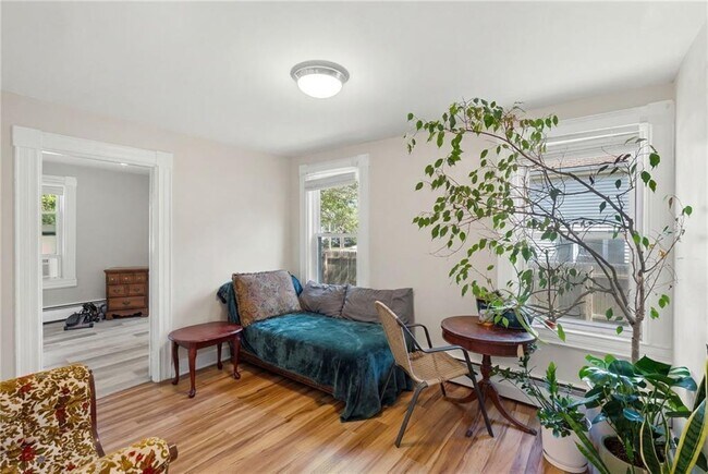 Building Photo - 515 Davisville Rd