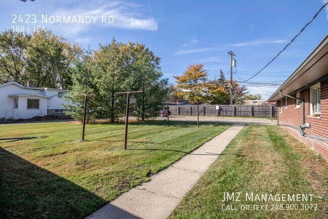 Building Photo - COMPLETELY UPDATED BEAUTIFUL RANCH STYLE P...
