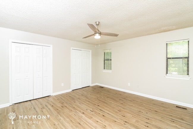 Building Photo - 6560 Valley Hill Dr