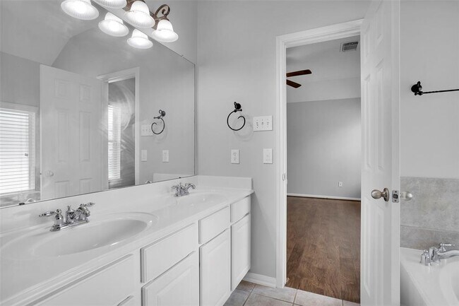 Building Photo - 28234 Sweet Oak Ln
