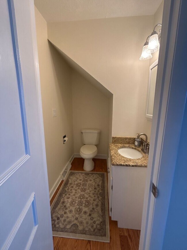 Building Photo - Beautiful 4-Bedroom/2.5 Bath Single-Family Home in Great Neighborhood in Johnson City, TN, with d...