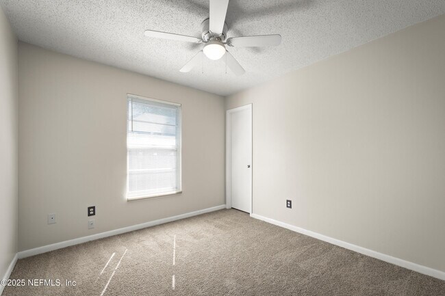 Building Photo - 2726 Winrock Dr W