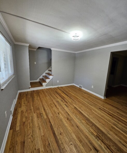 Building Photo - 2273 Pauline Ave