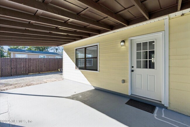 Building Photo - 863 Westgate Dr