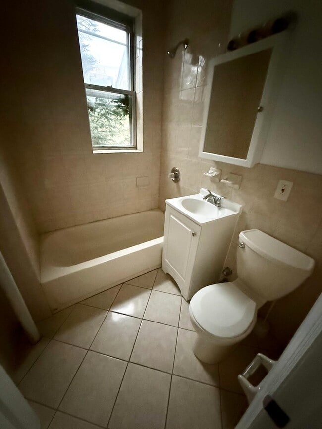 Building Photo - 132 39th St