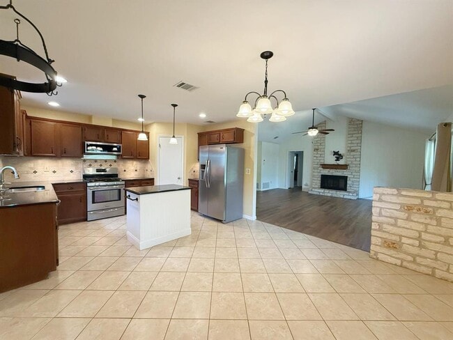Building Photo - 2631 Oak Meadow Dr