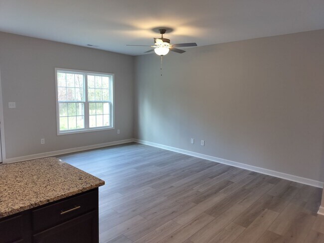 Building Photo - 1051 McKay Dr
