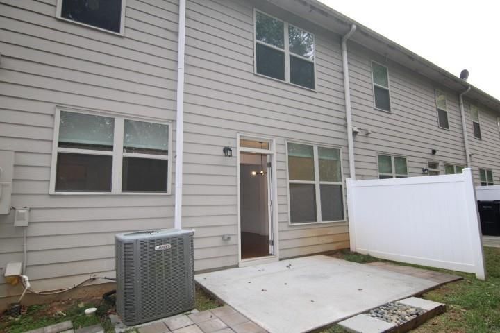 Building Photo - 5850 Vinyard Ln