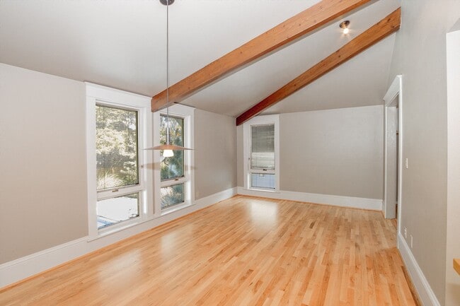 Building Photo - Gorgeous 3 BR + Office & 2 BA Home in the John Landings neighborhood with a heated pool!