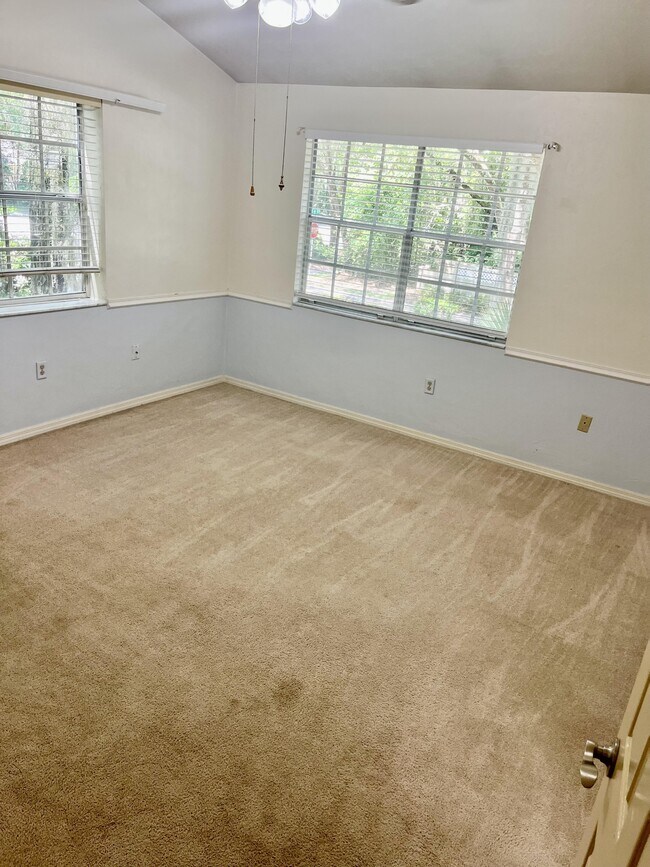 Building Photo - 9727 SW 52 Ln