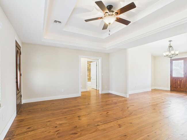 Building Photo - Adorable Bunglow