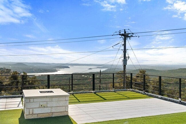 Building Photo - 8610 Grandview Dr