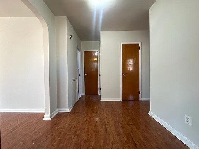 Building Photo - 6536 Crescentville Rd