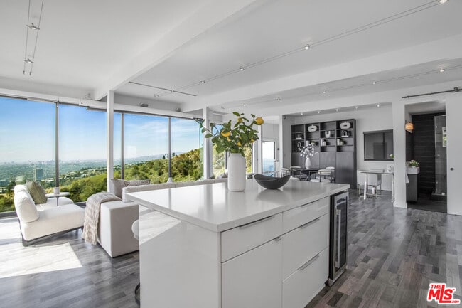 Building Photo - 8506 Magnolia Dr