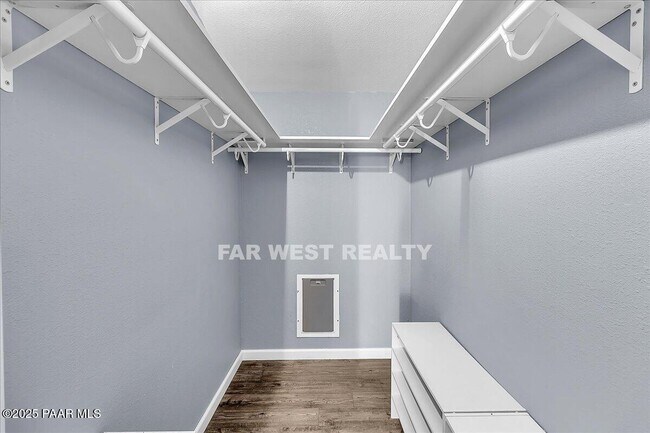 Building Photo - 2490 W Glenshandra Dr