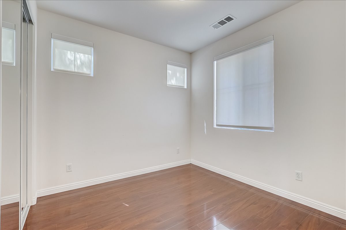 Building Photo - 3115 N Sunrise Ct