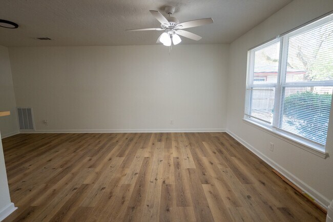 Building Photo - 1727 S Park