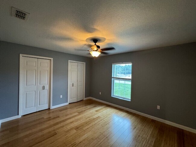 Building Photo - Beautifully Renovated Home In the Shores  3/2/2 **WON"T LAST**