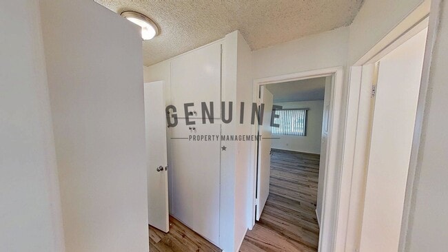 Building Photo - 1107 W Memory Ln