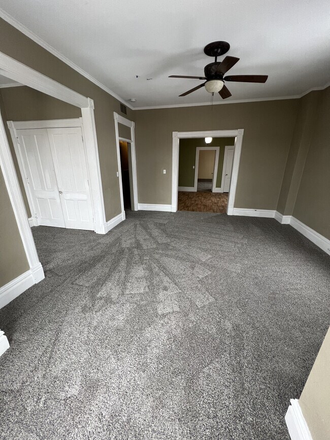 Building Photo - 1131 Main Street