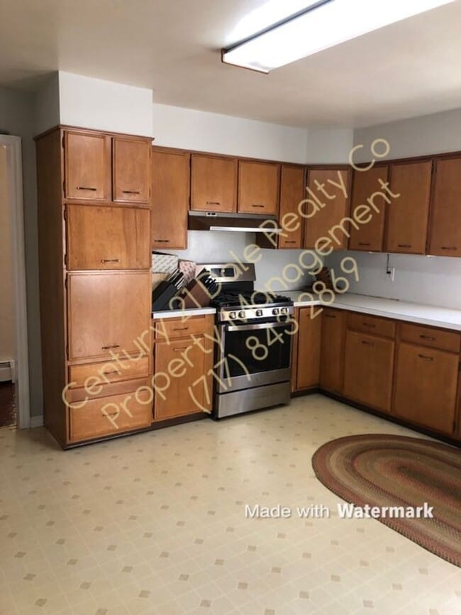 Building Photo - Very Large 3 BR House in North Eastern School District