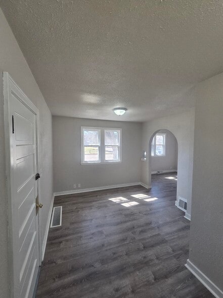 Building Photo - 290 Lyon St