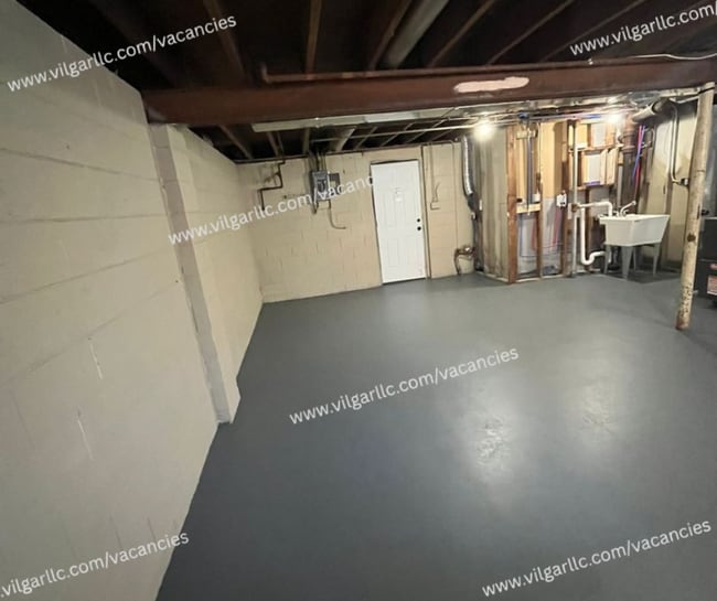 Building Photo - 3 spacious bedrooms, 2 full bathrooms home...