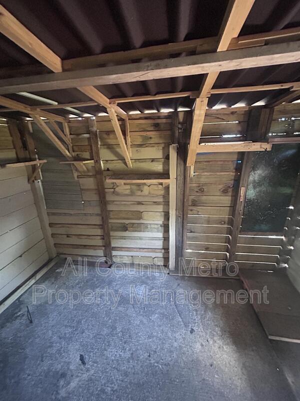 Building Photo - 2539 Ridgewood Ave