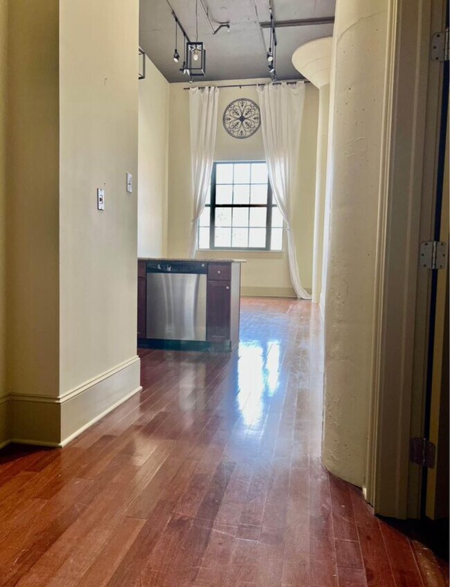 Building Photo - 1201 Canal St